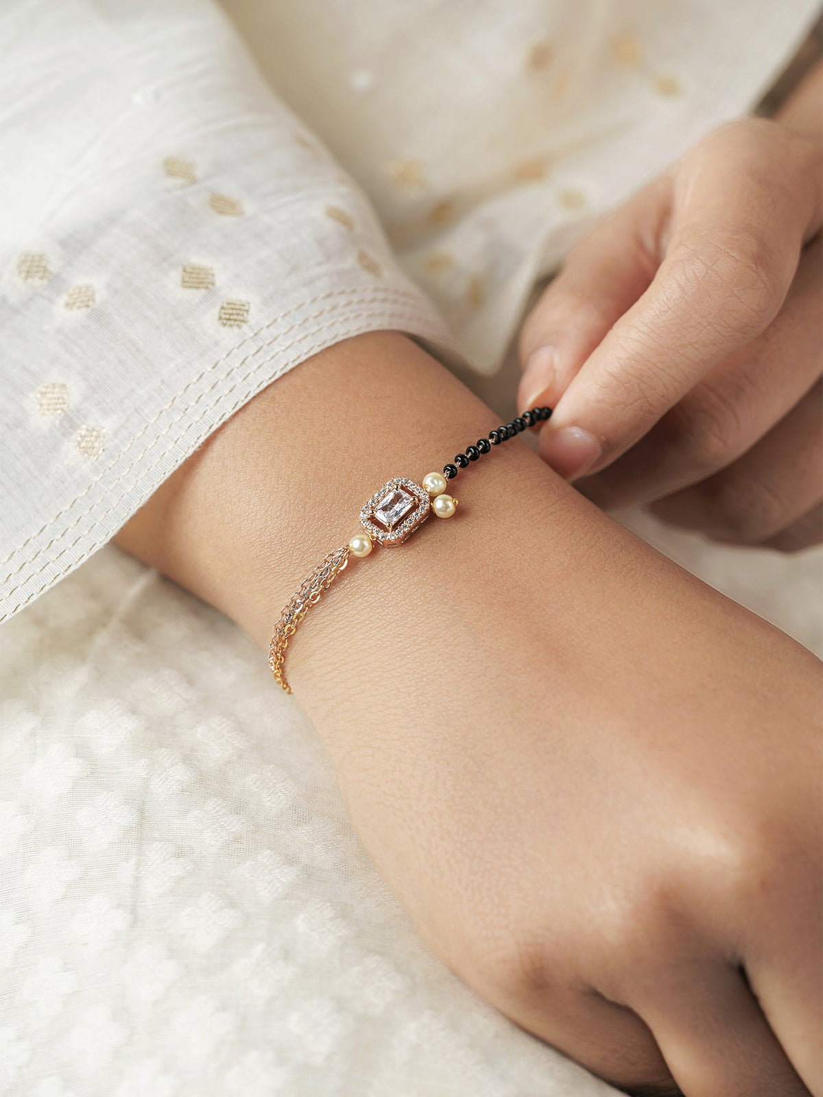 Dharana Diamond Two tone Solitaire Pearl Black Beads Rosegold Plated Mangalsutra Bracelet