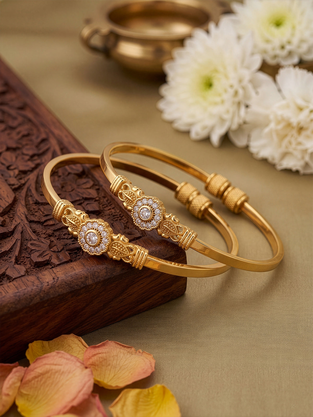 Mayuri Round Halo Leaf Diamond Gold Set Of 2 Women's 2/4, 2/6, 2/8 Cuff Bangles