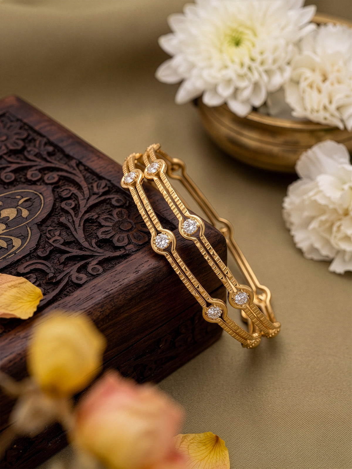 Varsha Link Frame Diamond Solitaire Gold Set Of 2 Women's 2/4, 2/6, 2/8 Bangles
