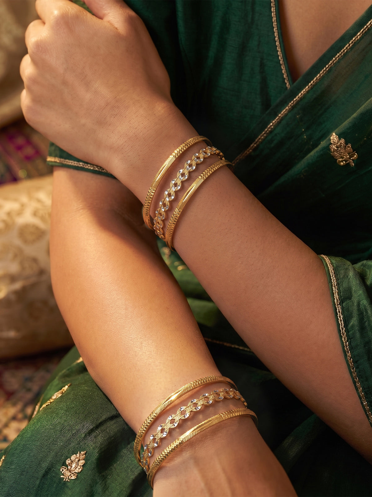 Aarohi Arrow Line, Infinity Link Texture Gold Set Of 6 Women's 2/4, 2/6, 2/8 Bangles