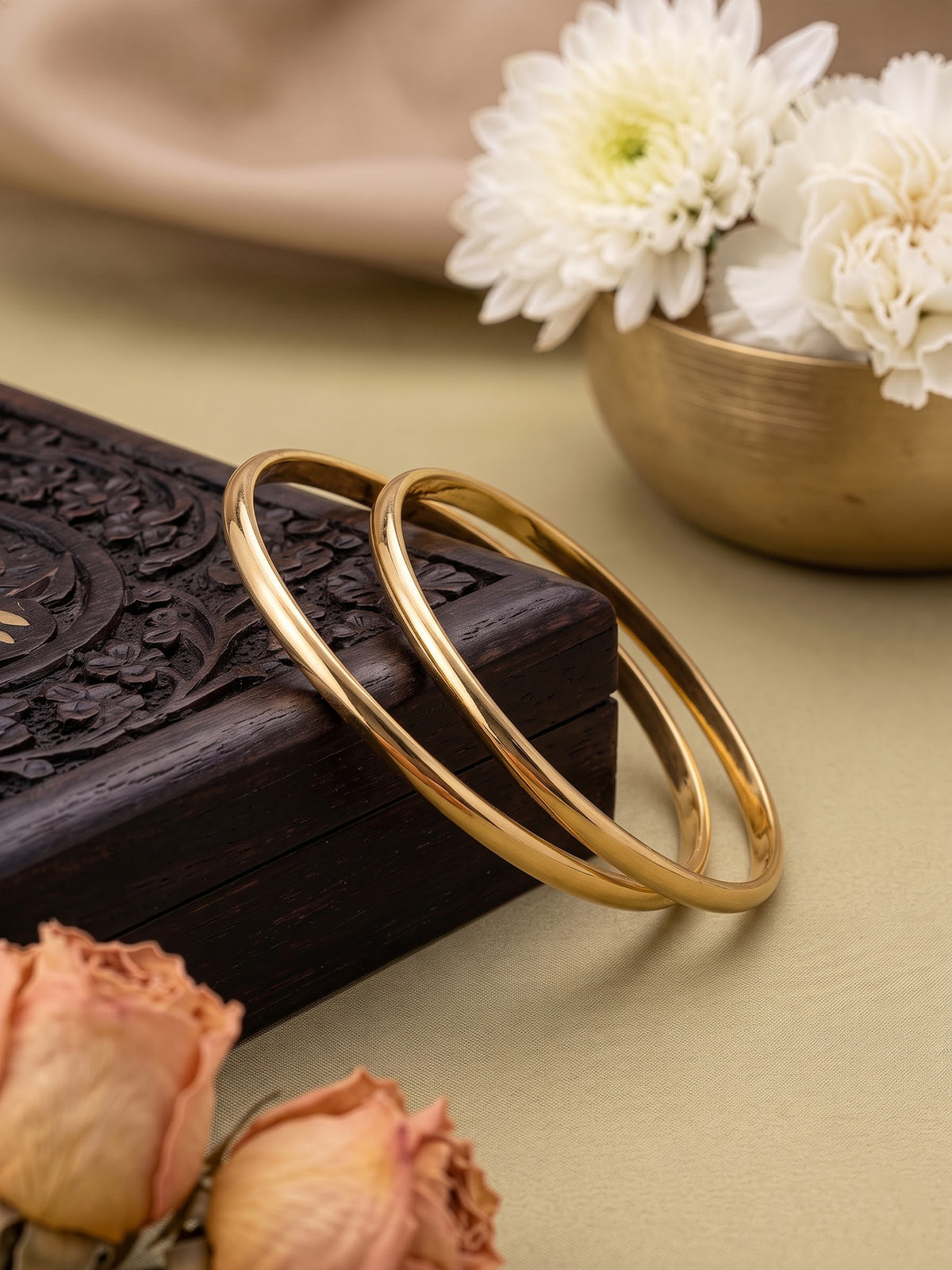 Vinaya Gold 2/4 , 2/6, 2/8 Women's Bangles (Set Of 2)